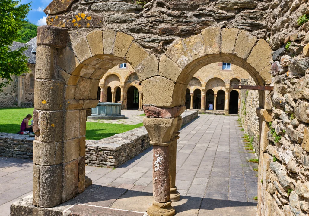 13 Claustro-Abadía-Conques-Francia