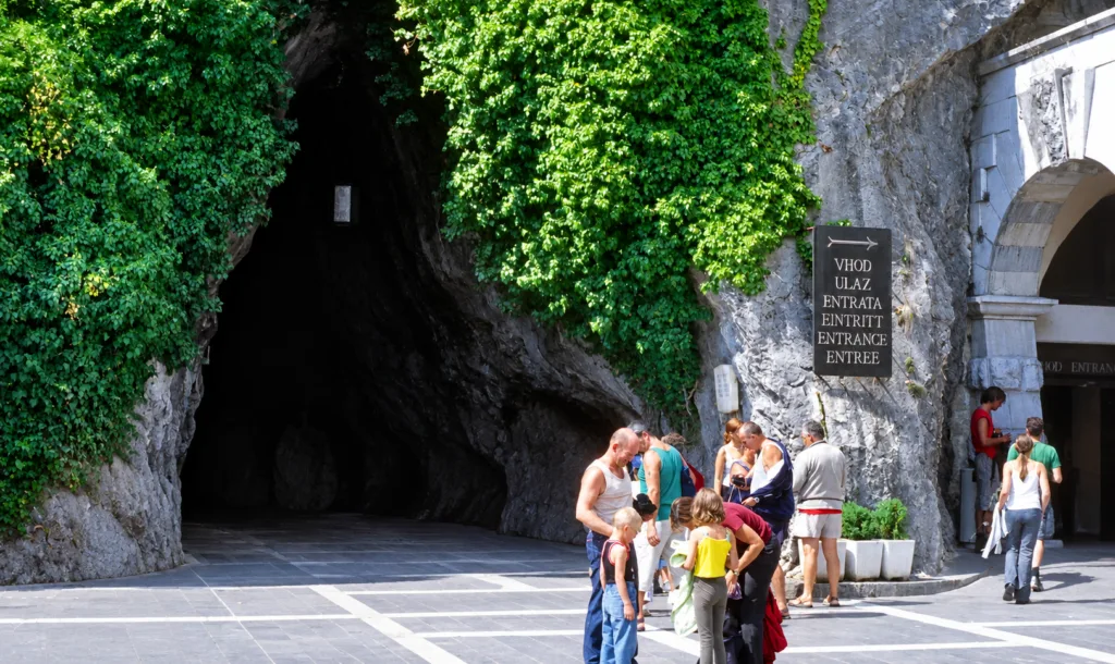 13 Cueva de Poetojna-Eslovenia