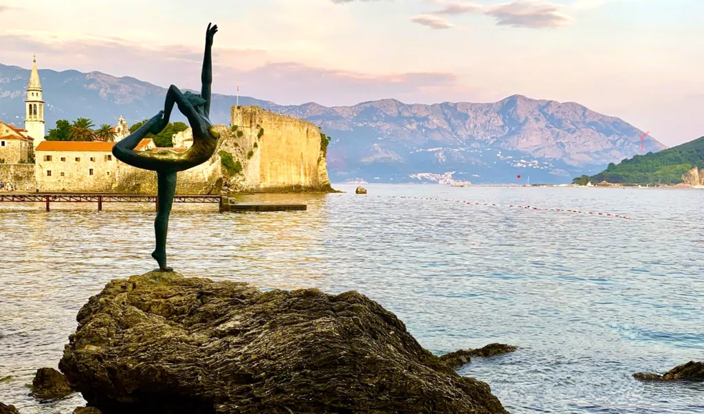 15 Bailarina-Budva-Montenegro