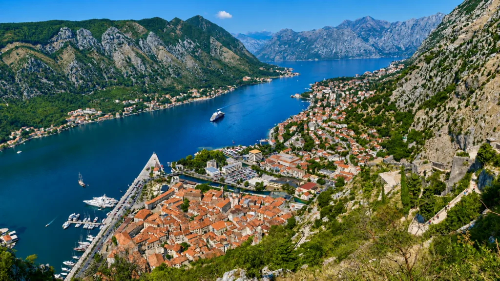 2A Fiordoi de Kotor-Monyrnrgro