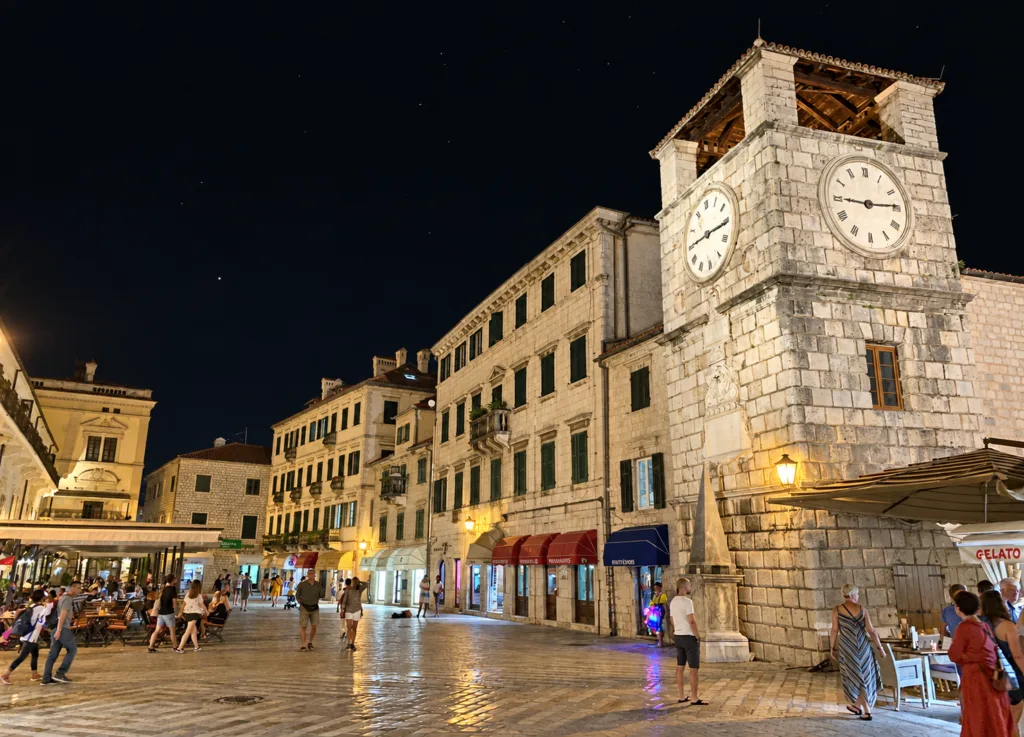 31 Plaza del Reloj-Kotor-Montenegro