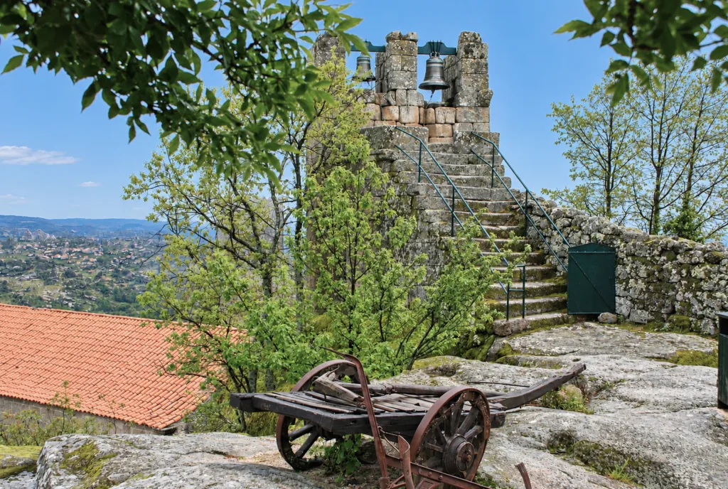 31 campanario-Sortelha-Aldeas-Portugal