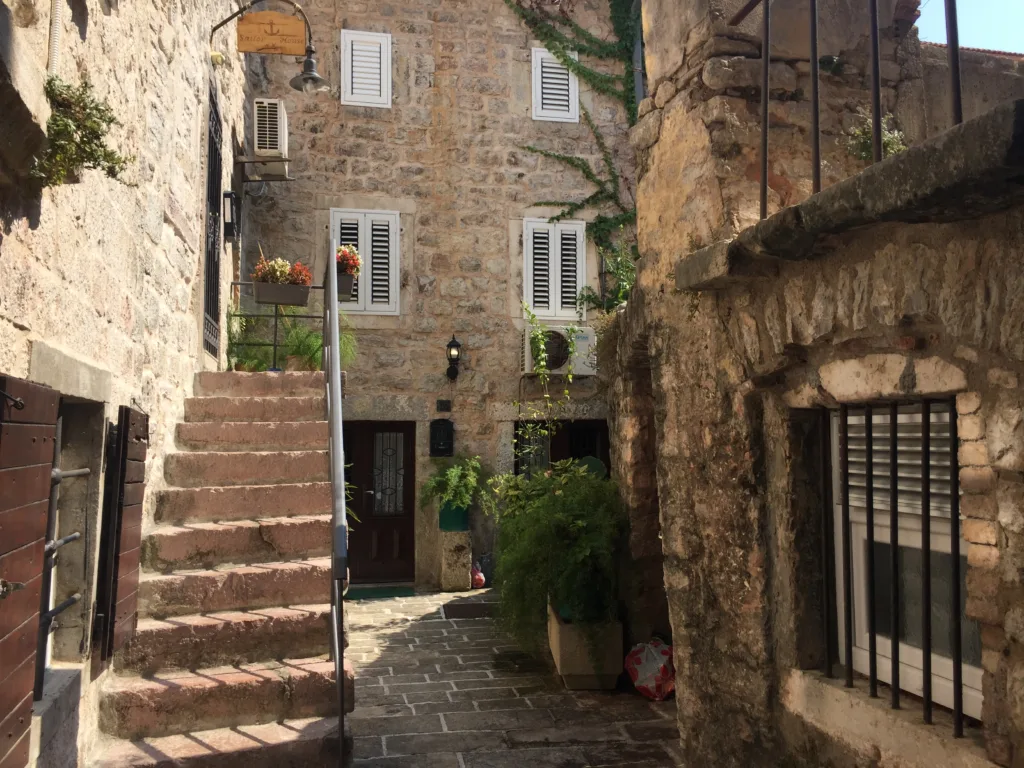 4 Calle-Budva-Montenegro