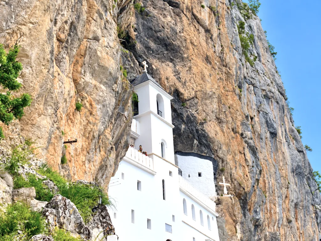 8 Monasterio de Ostrog-Montenegro